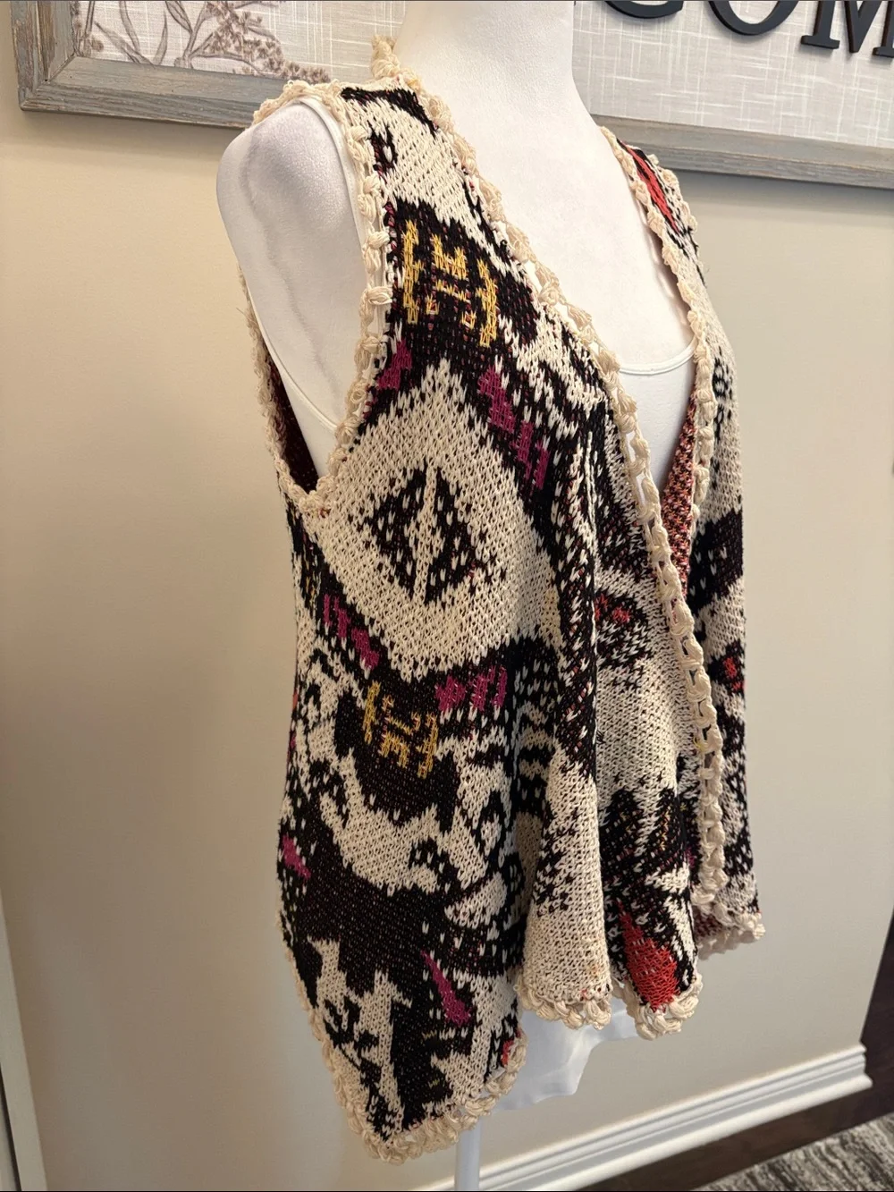 BKE Cream Open-Front Knit Vest with Black, Pink, Red & Gold Accents Size Medium
